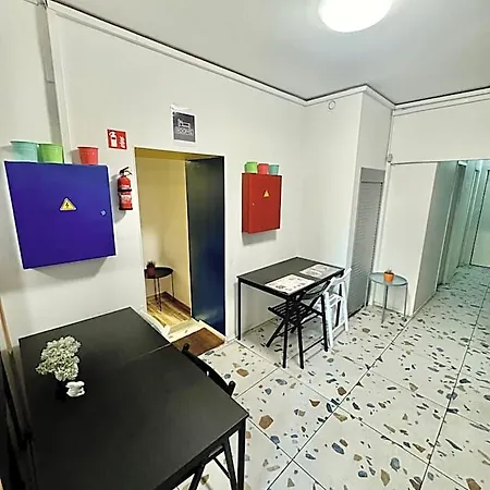 Barcelona & Pub Hostel *