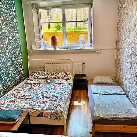 Barcelona & Pub Hostel