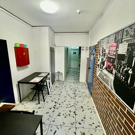 Barcelona & Pub Hostel