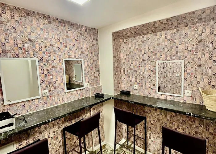 Barcelona & Pub Hostel *